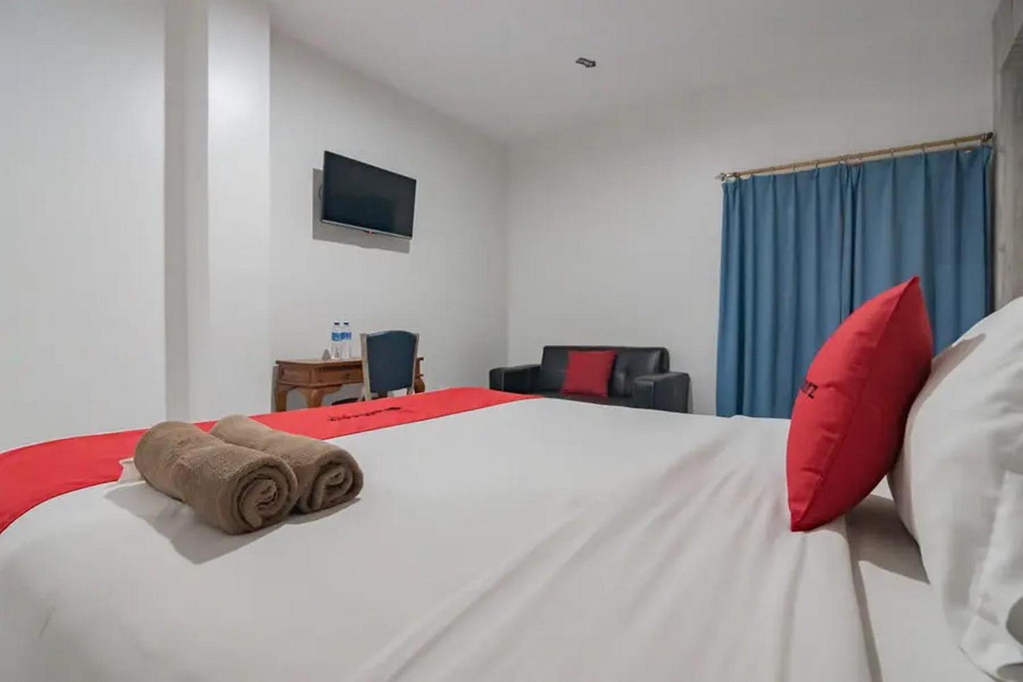 Reddoorz At Arwiga Hotel Near Rs Hasan Sadikin Bandung Extérieur photo
