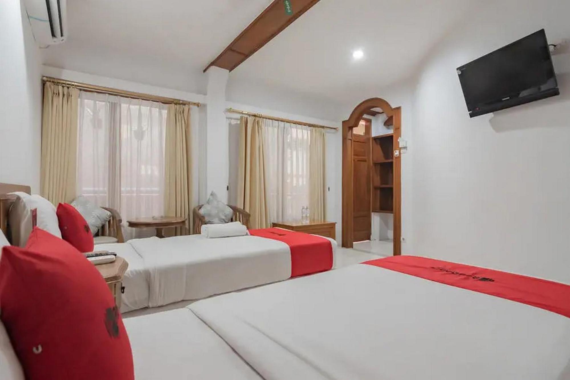 Reddoorz At Arwiga Hotel Near Rs Hasan Sadikin Bandung Extérieur photo