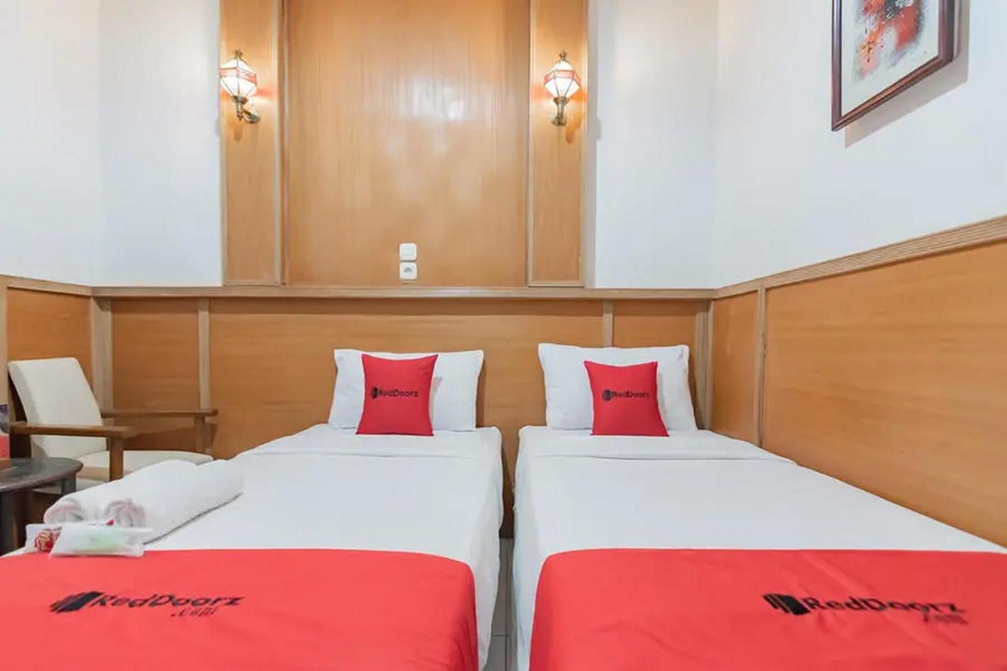 Reddoorz At Arwiga Hotel Near Rs Hasan Sadikin Bandung Extérieur photo